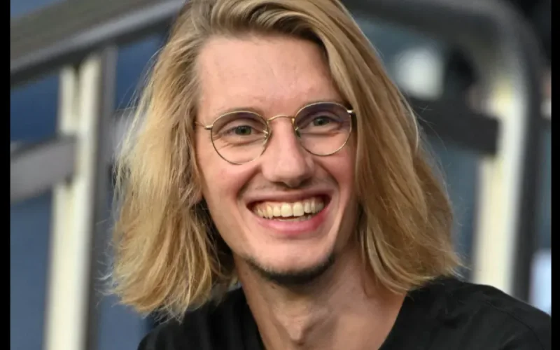 Paul Mirabel : stress, retour aux sources et soutien de Laury Thilleman ?