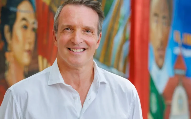 Pékin Express 2026 : tournage stoppé et aéroport fermé, les révélations de Stéphane Rotenberg