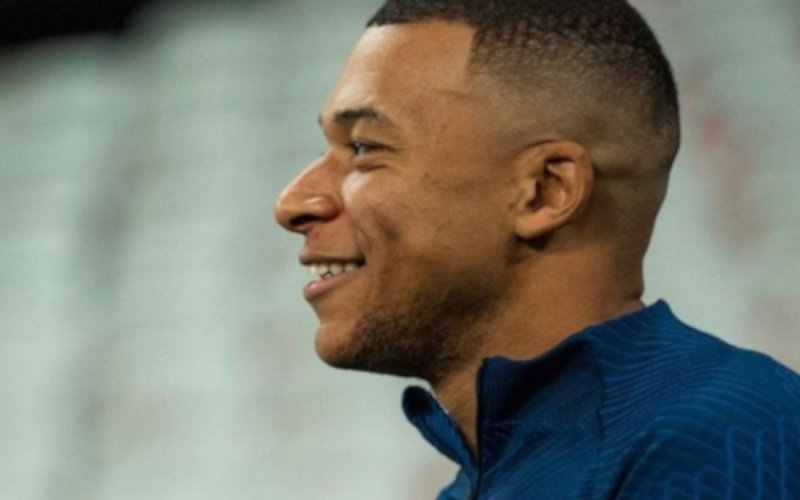 Kylian Mbappé "remonté" contre Orelsan et lui adresse une « balayette violente » sur X !