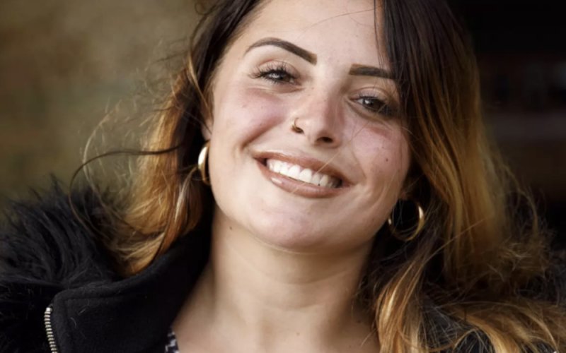 Qui est Manon, la benjamine d'ADP 2026 qui défie la mucoviscidose pour trouver l'âme sœur ?