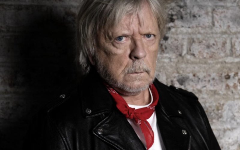 Renaud et les Enfoirés : pourquoi il refuse de participer au « grand cirque carnavalesque » 