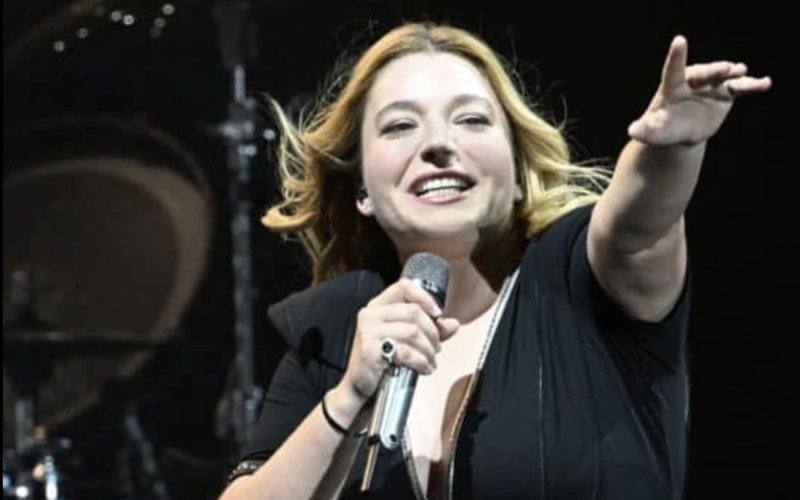 Santa brise le silence ! La marraine du Téléthon répond à Cyril Hanouna après les accusations 