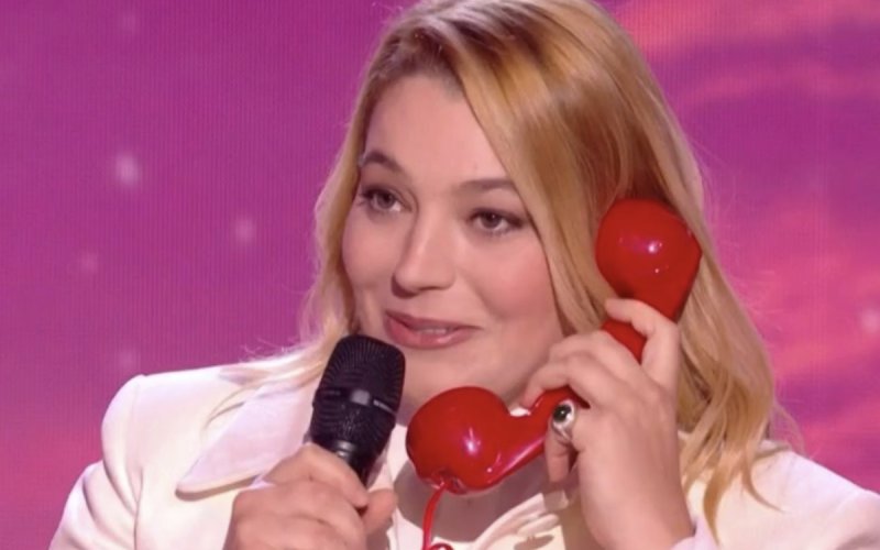 Santa héroïne du Téléthon : Son don fou de « 99 999 € » déchaîne la haine en Ligne !