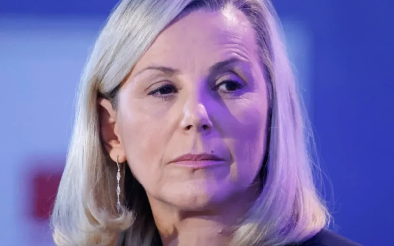 « Sauver sa tête » : la vérité sur le rôle trouble de Laurence Ferrari dans l'éviction de Nelly Daynac !