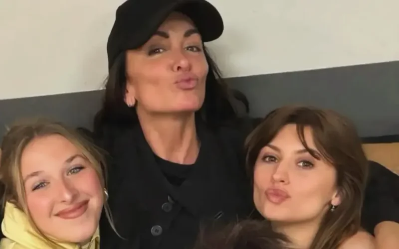 Star Academy : Jenifer prend Helena sous son aile aux Enfoirés