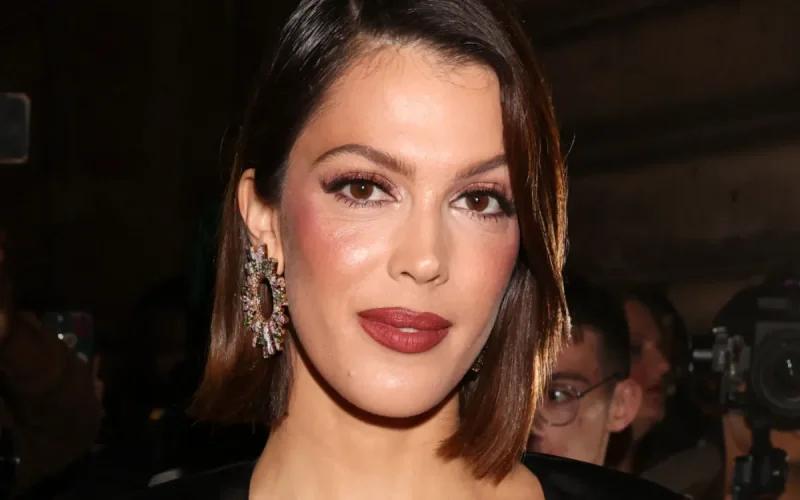 « Toujours avec cette « mante » ? » : Iris Mittenaere prise pour cible par les fans d'Antoine Dupont !