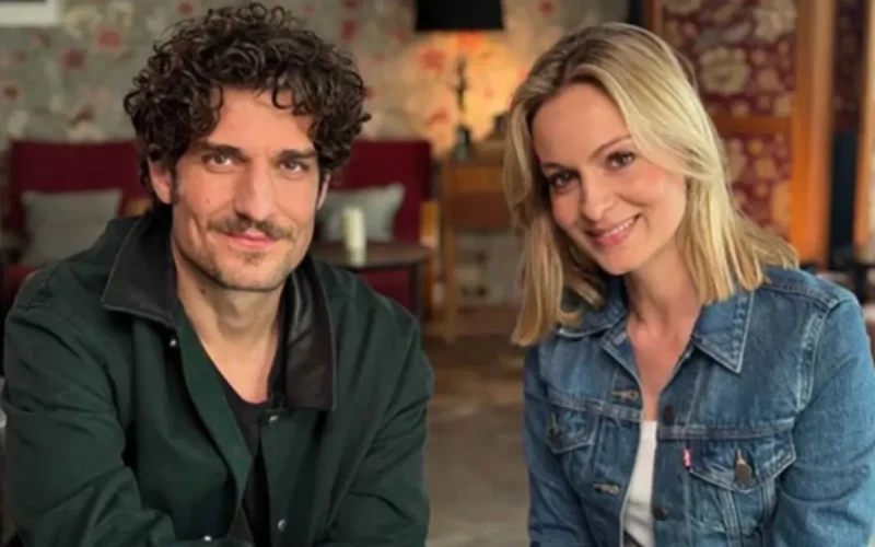 « Une tête austère » : Louis Garrel se moque de lui-même chez Audrey Crespo-Mara