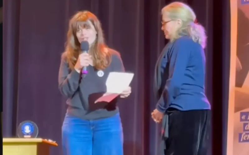 « Voisines de palier à 7h du mat » : Catherine Deneuve et sa petite-fille violemment taclées !