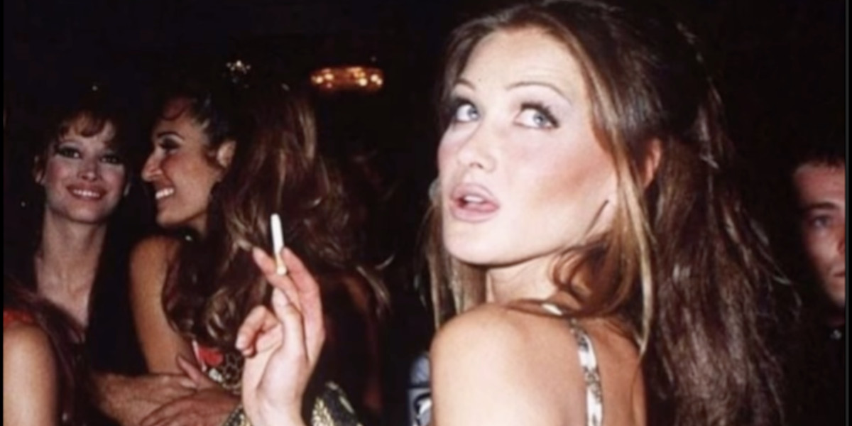 elfbar nachfüll pod läuft aus Carla Bruni-Sarkozy : son comportement critiqué à Cannes main image 0