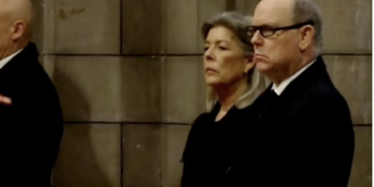 Caroline et Albert de Monaco, en plein désarroi aux Obsèques d'Henry Rey
