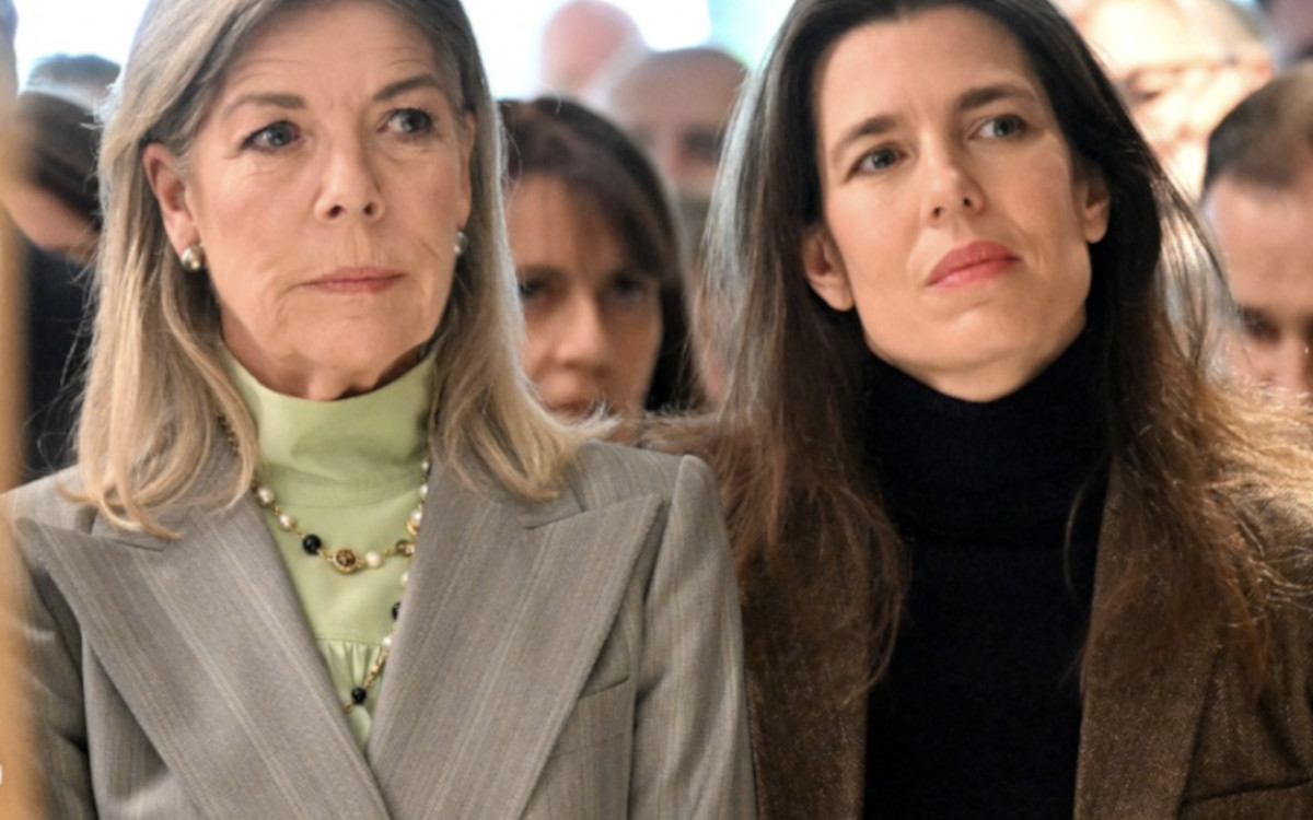 Charlotte Casiraghi avec Caroline à l’inauguration d’une médiathèque où ...