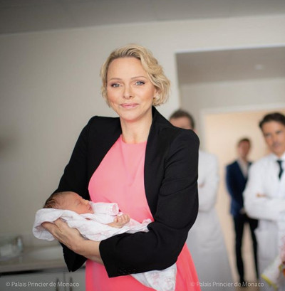 charlene-de-monaco-un-bebe-la-troublante-photo-qui-fait-jaser