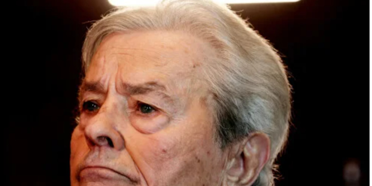 Alain Delon déclare sa flamme à Anouchka : « C'est l'amour de ma vie »