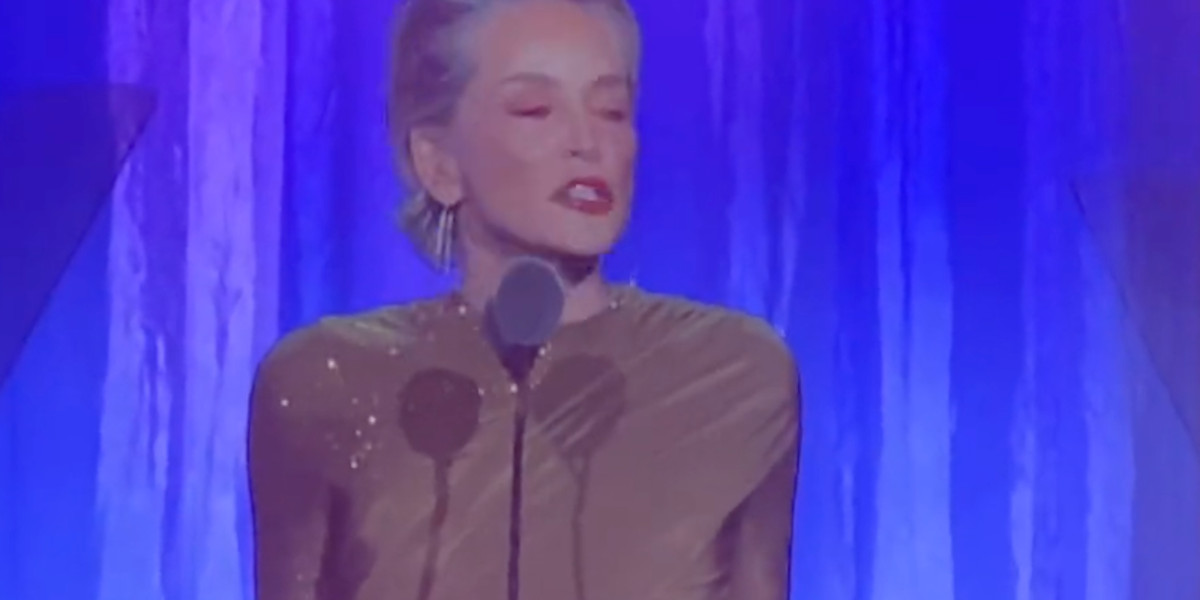 Albert de Monaco réconforte Sharon Stone en détresse financière, les dessous de ses difficultés