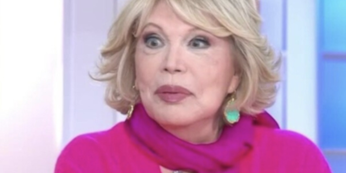 Terreur à l'approche de l'opération ! Amanda Lear se confie sur sa phobie de la chirurgie !