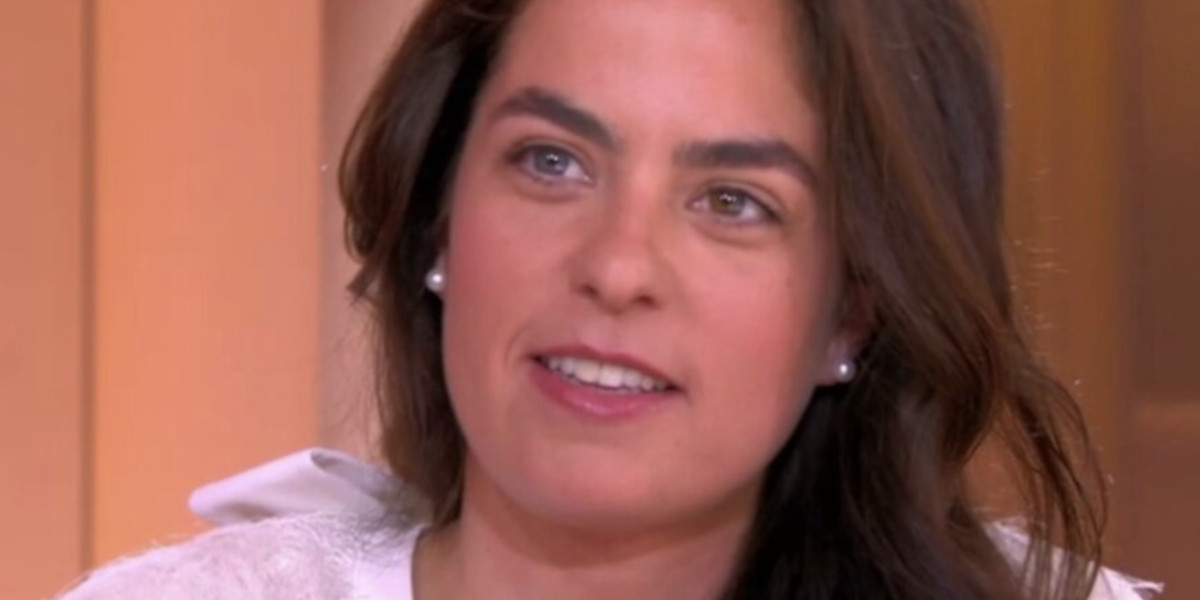 Anouchka Delon fond en larmes en parlant d'Alain Delon