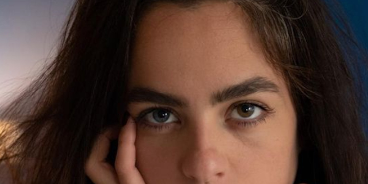Anouchka Delon hautaine - Ses voisins à Genève se lâchent 