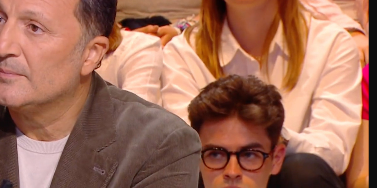 Arthur sourd de l'oreille droite : comment il surmonte son handicap ? 