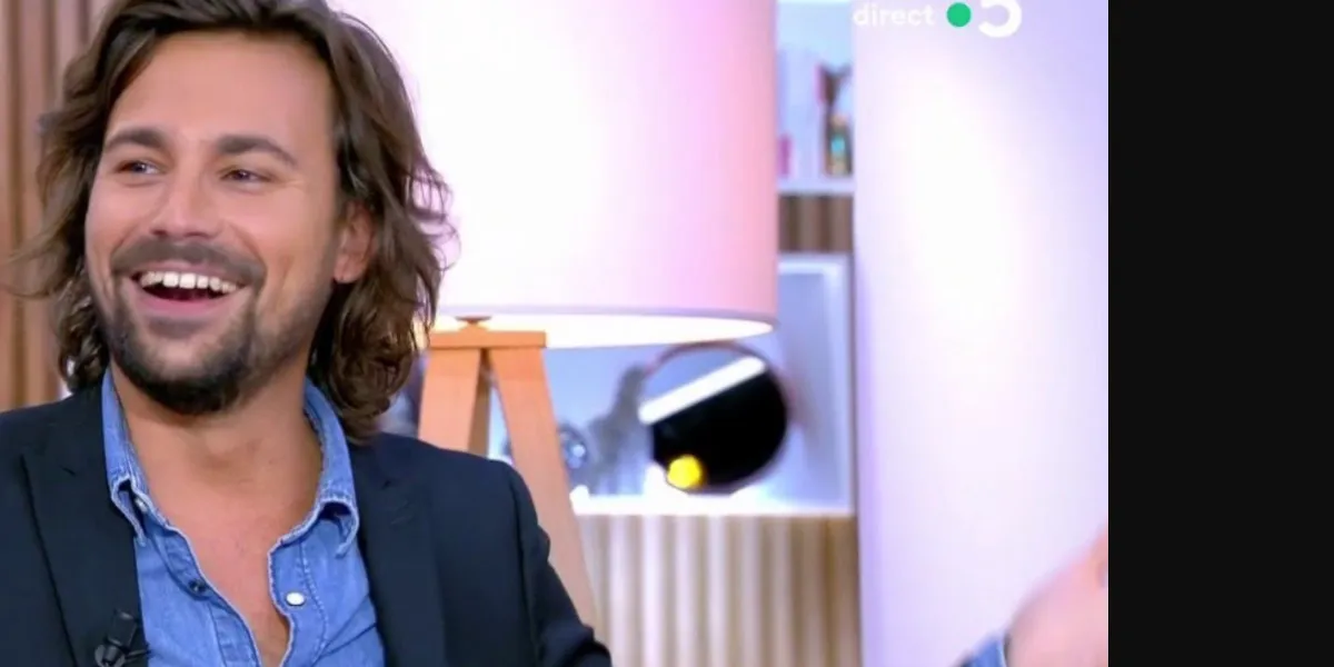 Bertrand Chameroy un bonheur évident avec Anne-Elisabeth Lemoine à Paris, cet élément qui le révèle