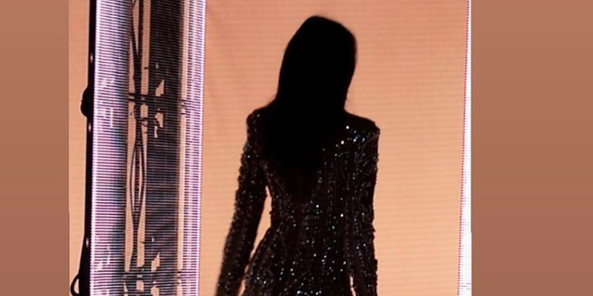 Brigitte Macron intriguée, Carla Bruni en position délicate à l'Elysée