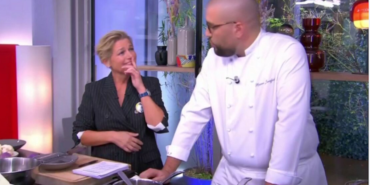 C à Vous : Anne-Élisabeth Lemoine victime d'un accident de cuisine en direct, sa curieuse réaction