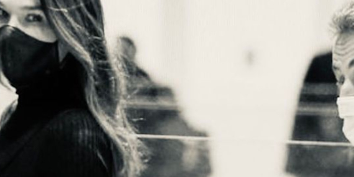 Carla Bruni rassurée pour Nicolas Sarkozy, qui a frôlé le pire, confidence d'un proche