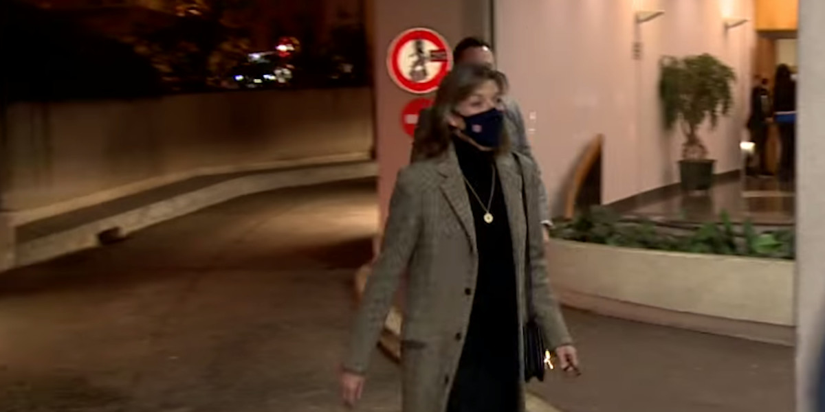 Caroline Monaco intriguée au Théâtre, un homme s'approche trop d'elle (vidéo)