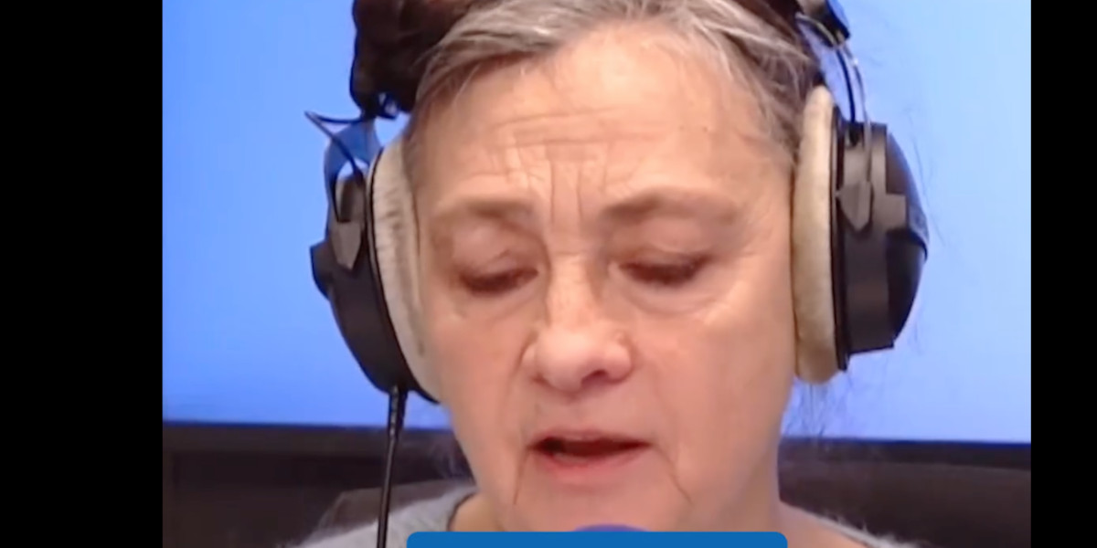  « C'est pénible », Catherine Ringer met un vent glacial à Emmanuel Macron, ses explications lunaires ! (vidéo)