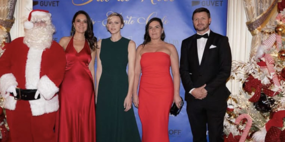 Charlène de Monaco resplendit en vert sapin au Bal de Noël