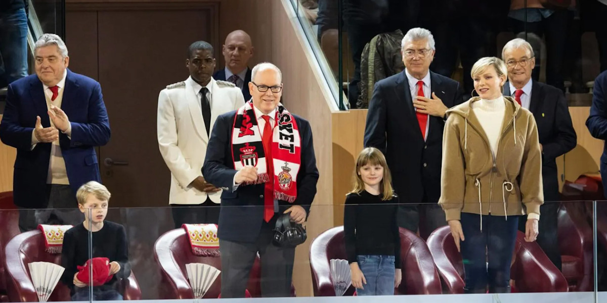 Charlène de Monaco : Look chic et sportif au match de basket avec Albert et leurs jumeaux 