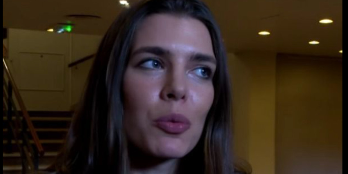  Charlotte Casiraghi critiquée pour avoir fumé devant son enfant Balthazar Rassam