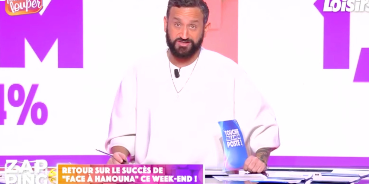 Un mot sur une serviette bouleverse Cyril Hanouna