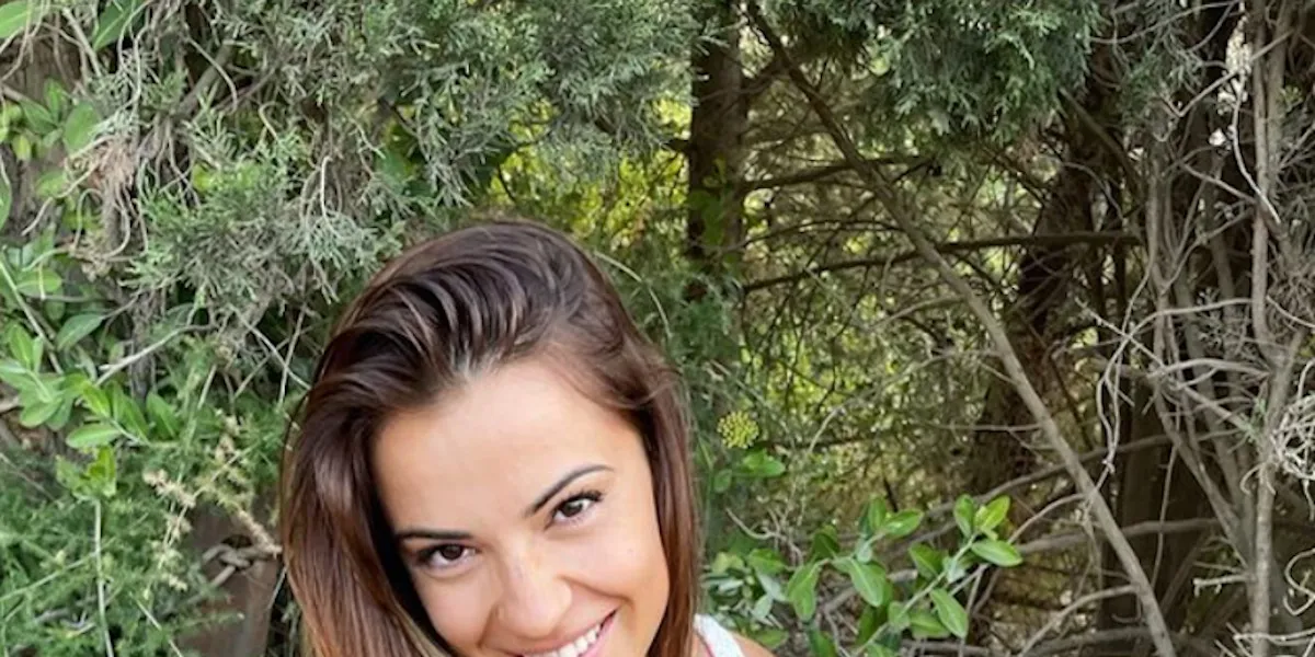 Denitsa Ikonomova enceinte - Mise au point de la compagne de François Alu (photo)