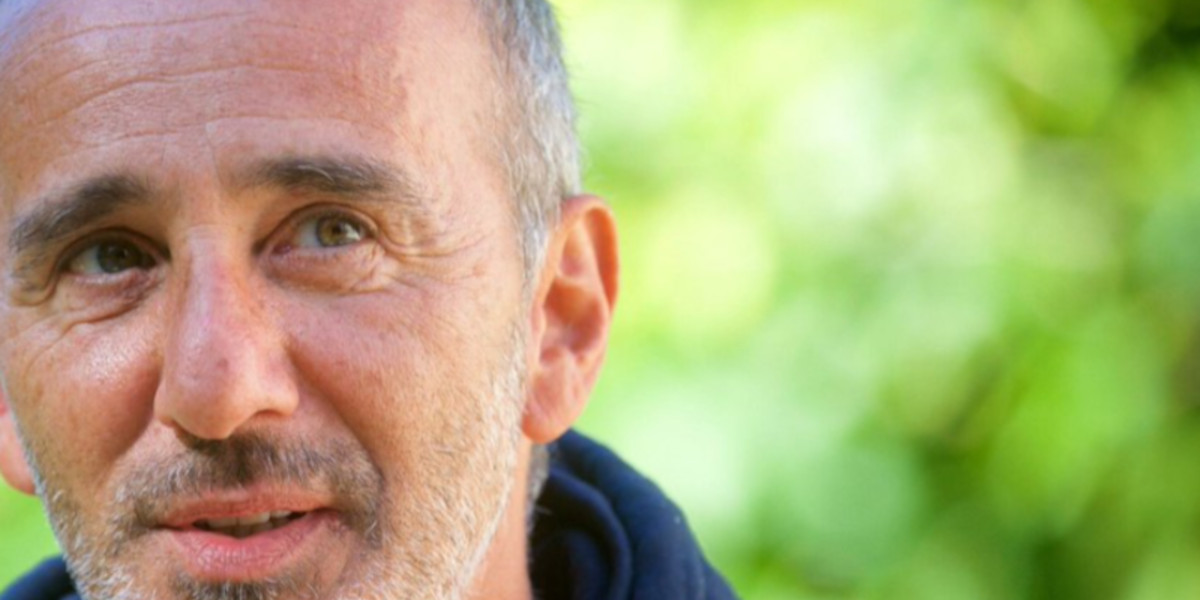 Elie Semoun amoureux : l'humoriste s'affiche avec sa nouvelle compagne au Parc des Princes