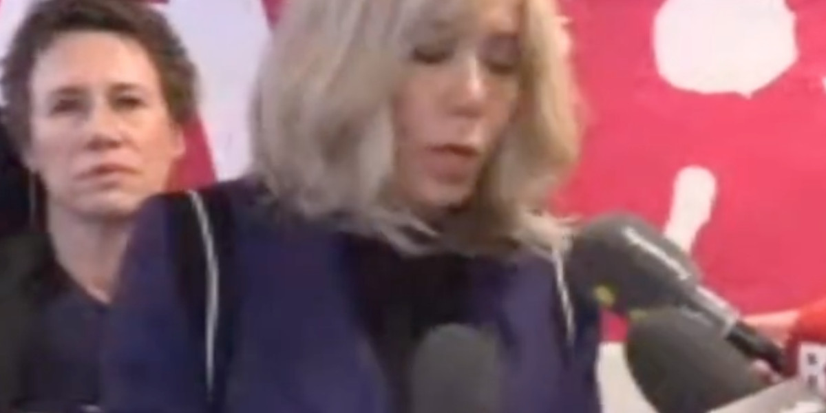 Émotion palpable : Brigitte Macron honore la mémoire de Dominique Bernard, victime de l'attaque