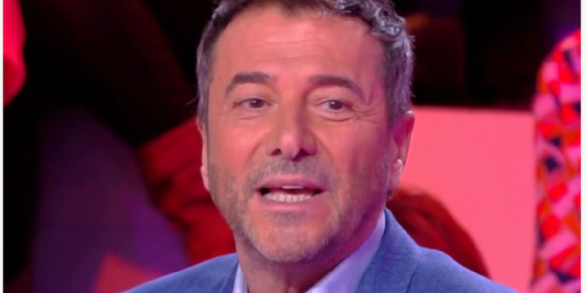 En plein direct, Bernard Montiel reçoit un message annonçant la mort de son père