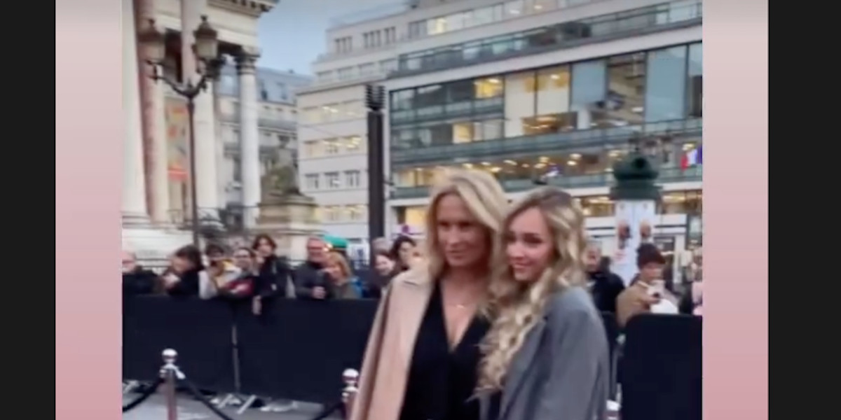 Estelle Lefébure et Emma Smet à la soirée Calzedonia - Laeticia Hallyday évitée à Paris