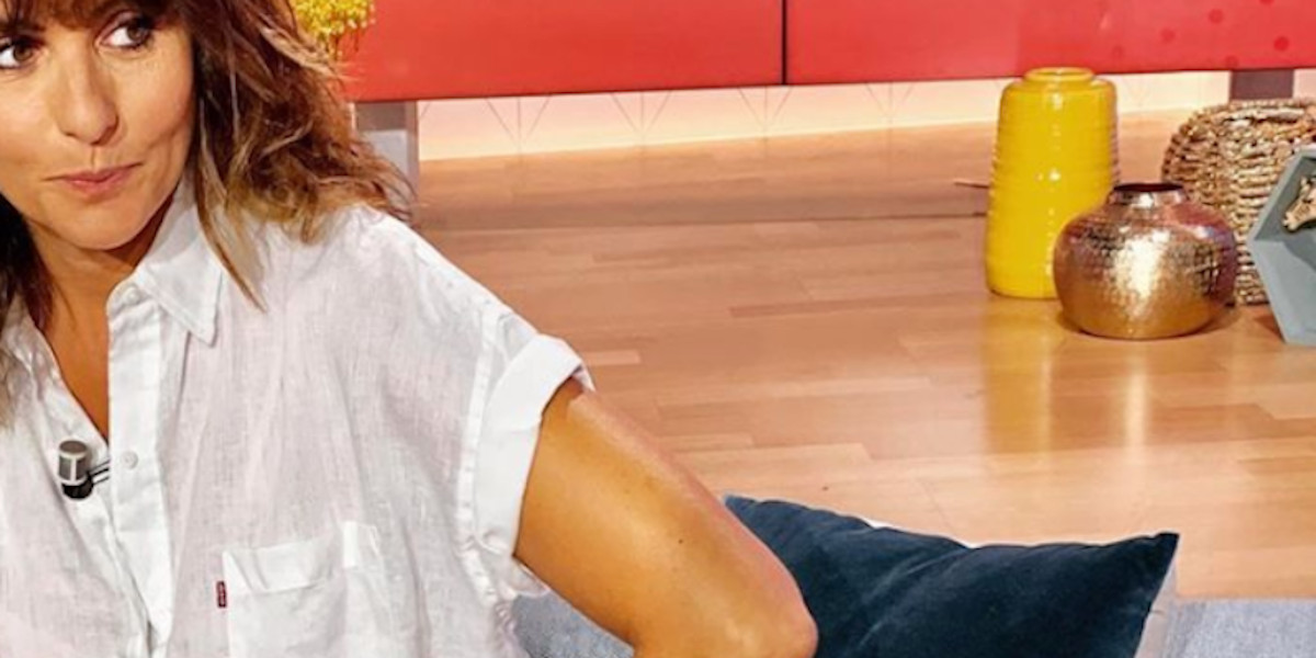 Faustine Bollaert moqueuse sur France 2 - Un célèbre chanteur en prend pour son grade