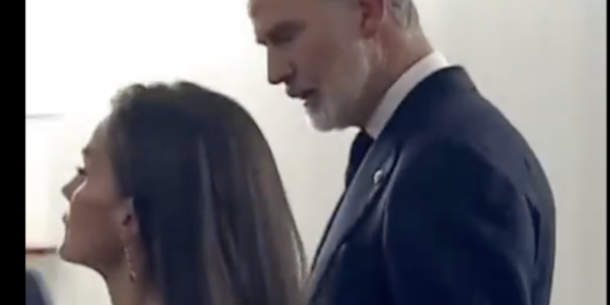 Felipe et Letizia d'Espagne, un an après la tragédie, un hommage déchirant aux victimes de Valence 