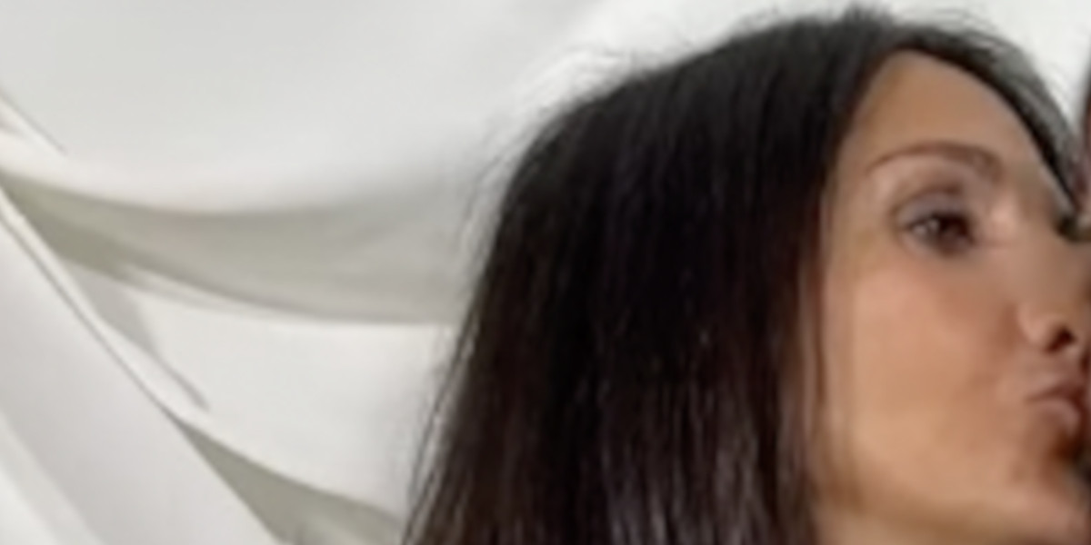  Florence Foresti, « demie nue sous sa veste » face à sa fille à la Fashion Week