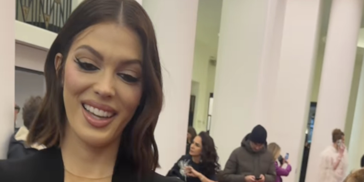 Iris Mittenaere : son look audacieux à la Fashion Week fait débat