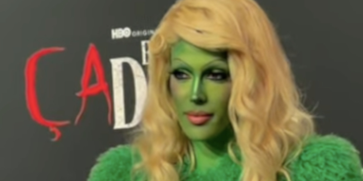 Iris Mittenaere terrifie » sur le tapis rouge : elle se transforme en « Grinch sexy » 