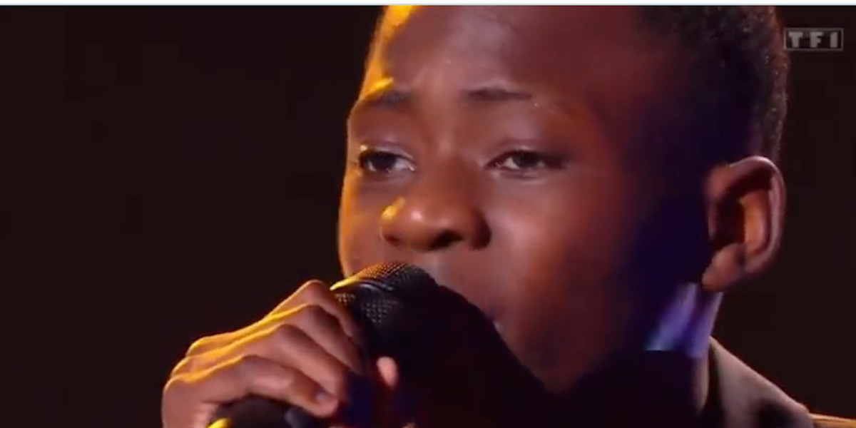 Karine Ferri submergée par l'émotion : Un candidat de The Voice Kids provoque un véritable raz-de-marée de larmes (vidéo)