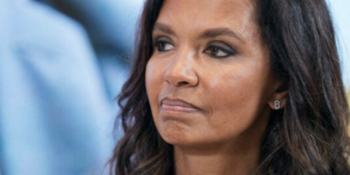 Karine le marchand face aux « dingues, tromperies, mythomanes » 
