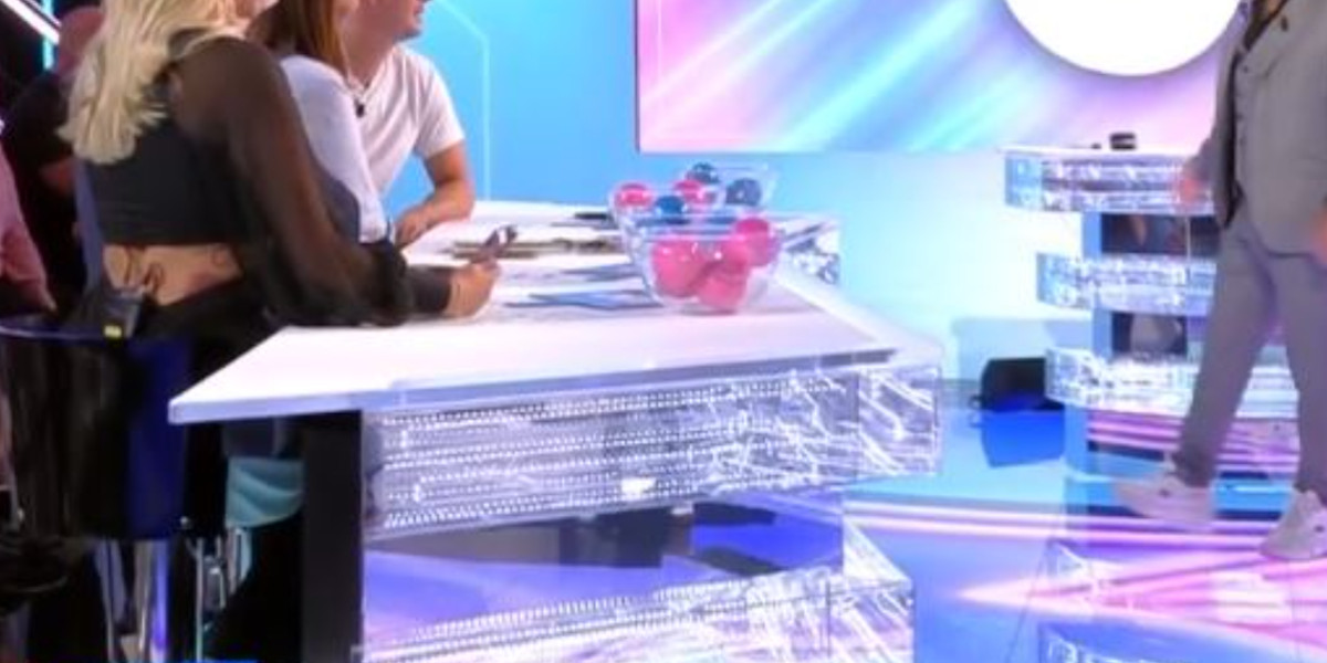 Kelly Vedovelli indignée, une décision controversée de Cyril Hanouna sur C8 met les feux aux poudres (vidéo)