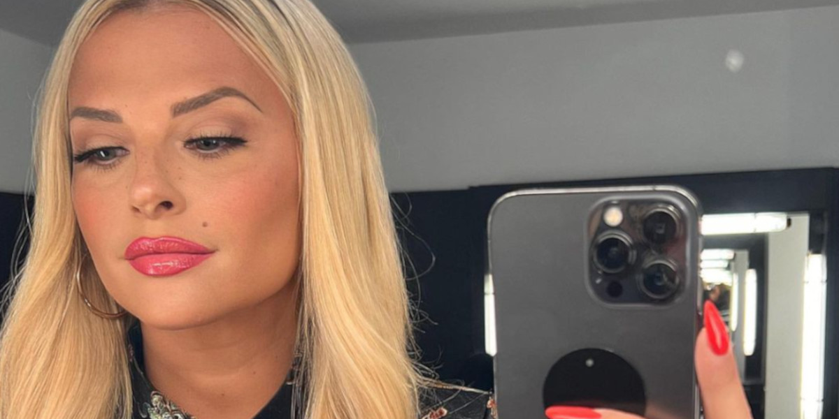 Kelly Vedovelli révèle sa vraie beauté : Le secret partagé par sa boulangère