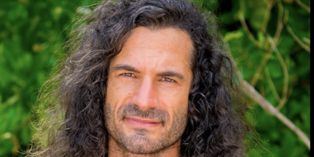 Koh-Lanta : Maxime, l'aventurier au look de western qui intrigue 