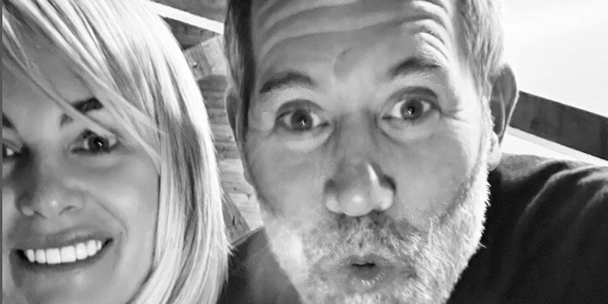 Laeticia Hallyday face la maladie - un proche de Sarkozy lui donne le sourire