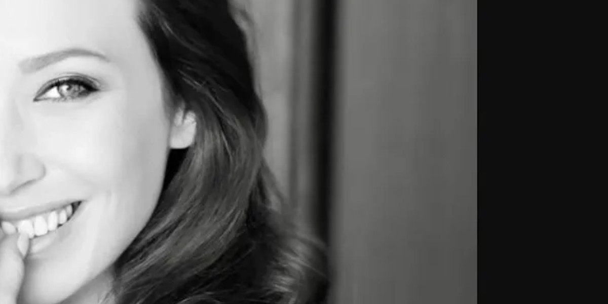 Laura Smet : Première apparition de son joli ventre à l'Ile Maurice, une grossesse confirmée ?