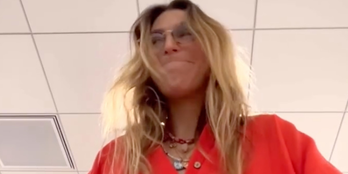 Laury Thilleman, six mois après son divorce, un bébé annoncé (vidéo)